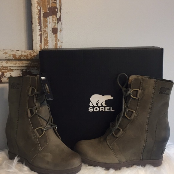 joan of arctic wedge 11